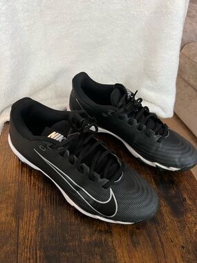 Nike Vapor Shark 3 football cleats in black and silver. Size 6.5 preowned